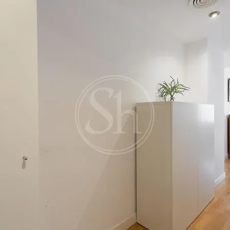 Comodo En Rambla Cataluna Apartment *